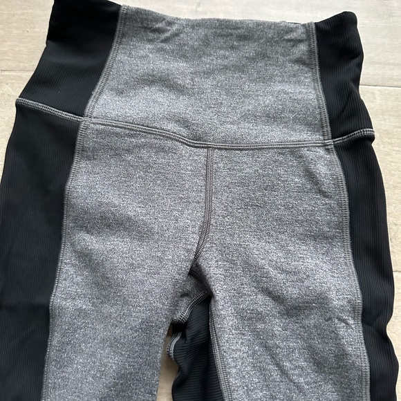 LULULEMON leggings with ruching detail at ankles - Picture 5 of 6